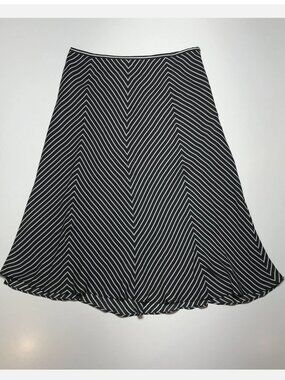 Michael Kors Swing Flare Skirt Size 4 Black & White Chevron 100% Silk High Rise